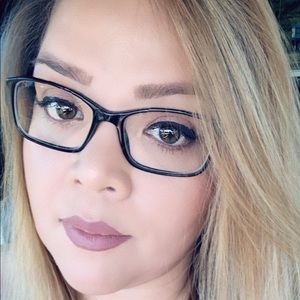 Meet your Posher, Esmeralda